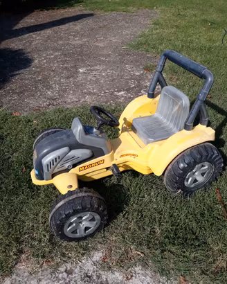 Macchina a pedali per bambino