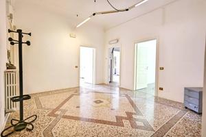 UFFICIO NEL CENTRO DI SAVONA.