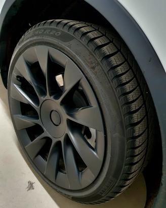 Ruote invernali Tesla Y 20' Nuove con 1000 km