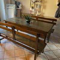 Tavolo legno lucido con panche abbinate