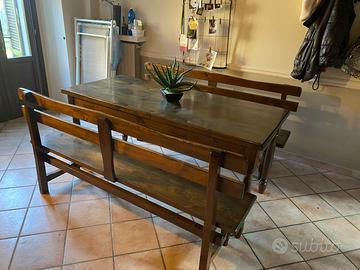 Tavolo legno lucido con panche abbinate