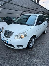 Lancia Ypsilon 1.2 69 CV Unyca