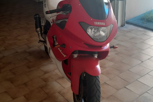 Yzf moto storica tenuta bene