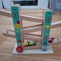 Gioco legno macchinine