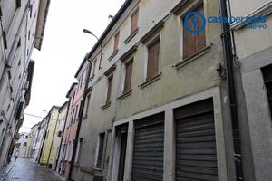 Palazzina su 3 piani in centro storico