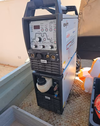 2 SALDATRICI EWM (1 MIG MAG/1 TIG AC DC)