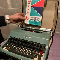Macchina da scrivere vintage olivetti lettera 32