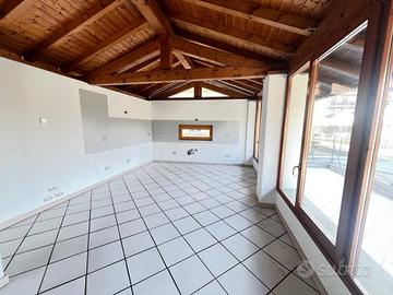 Villa di 200 m² con 4 locali e box auto a Trescore