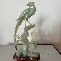 Scultura antica cinese di uccelli esotici in giada