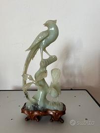 Scultura antica cinese di uccelli esotici in giada