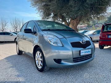TOYOTA YARIS 1.0 B - 2006