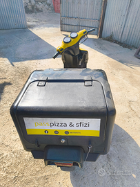 Motorino per consegne