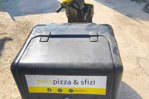 Motorino per consegne