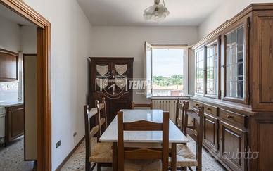 Ampio quadrilocale con terrazzo panoramico e canti