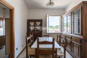 Ampio quadrilocale con terrazzo panoramico e canti