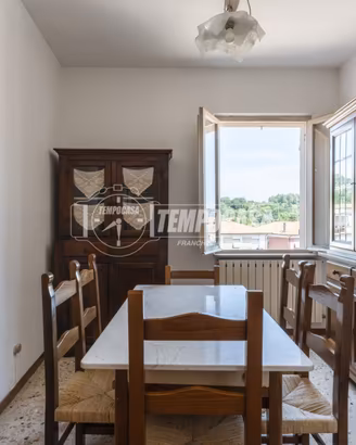 Ampio quadrilocale con terrazzo panoramico e canti