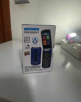 Telefono 2 sim nuovo scatolato adatto per persone