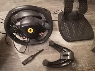 volante con pedaliera thrustmaster per PS 4 e 5