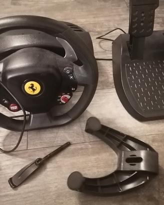 volante con pedaliera thrustmaster per PS 4 e 5