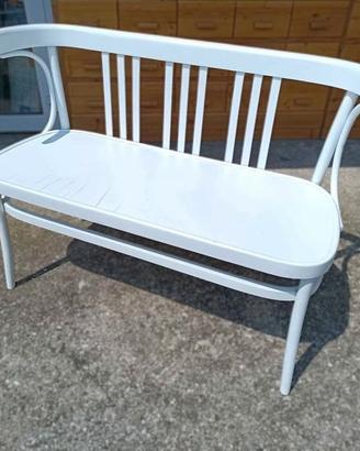 panchina bianca, vintage, legno curvo stile thonet
