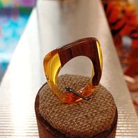 Anello in resina e legno