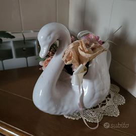 Cigno in porcellana bianca