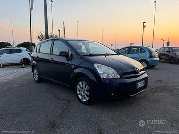 TOYOTA Corolla Verso 2.0 16V D-4D Sol 7 POSTI