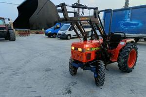 Trattore GRILLO 50 cv FRUTTETO DT completo di pala