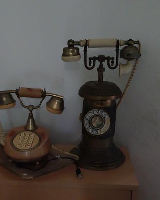 Telefoni antichi non funzionanti
