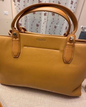 Borsa senape CARPISA NUOVA MAI USATA