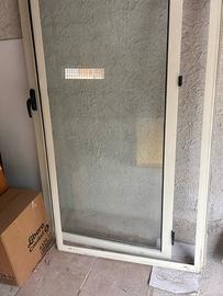 Infisso in alluminio e vetro camera