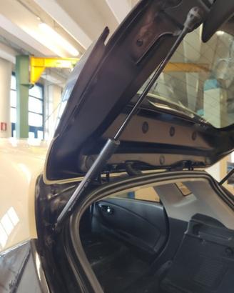 Pistone sx portellone RENAULT CAPTUR del 2017