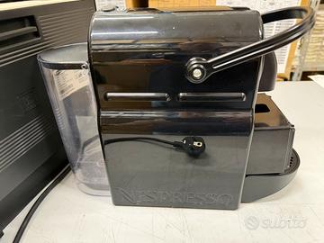 Macchina caffè Nespresso De Longhi inissia EN80.B