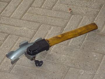 Antifurto universale bloccasterzo