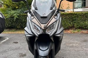 Kymco AK 550