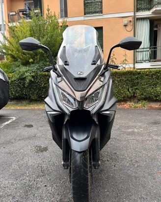Kymco AK 550