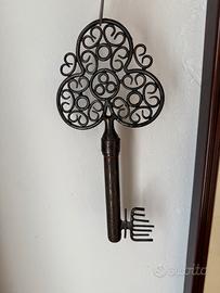 Chiave decorativa vintage in ferro battuto