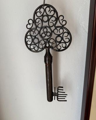 Chiave decorativa vintage in ferro battuto