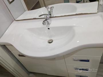 Mobiletto bagno completo di lavabo e specchio