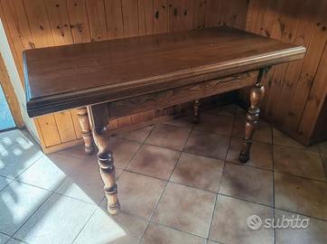 Tavolo in legno massello