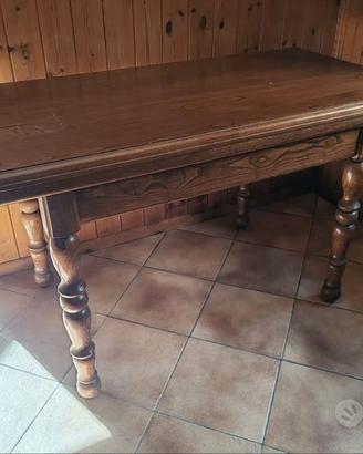 Tavolo in legno massello