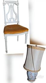 Poltroncina in velluto e lampada da tavolo