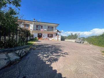 Villa di 260 m² con più di 5 locali a Artena
