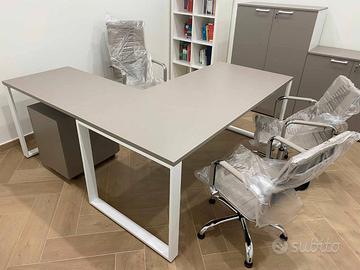 Ufficio completo in fango