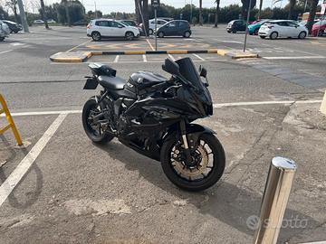 Yamaha R7
