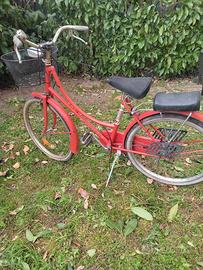 bici con cestello e seggiolino bimbi dietro