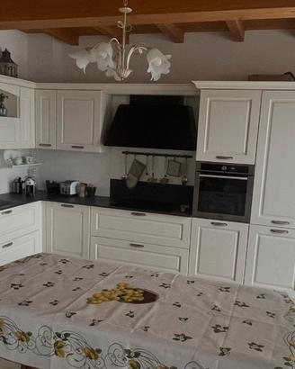 Cucina in legno come nuova