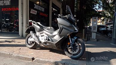 Honda Forza 750