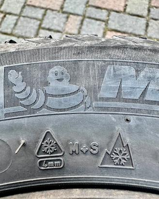 4 gomme invernali Michelin Alpin su cerchioni