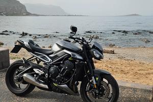 TRIUMPH STREET TRIPLE 765 R 2024